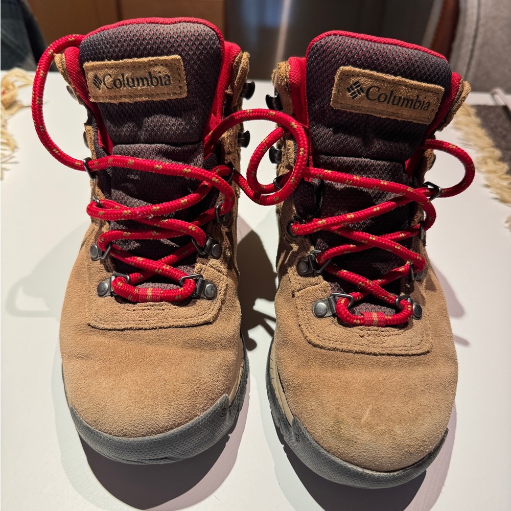 Columbia Women’s Newton Ridge Plus Waterproof Amped Hiking Boot EUC